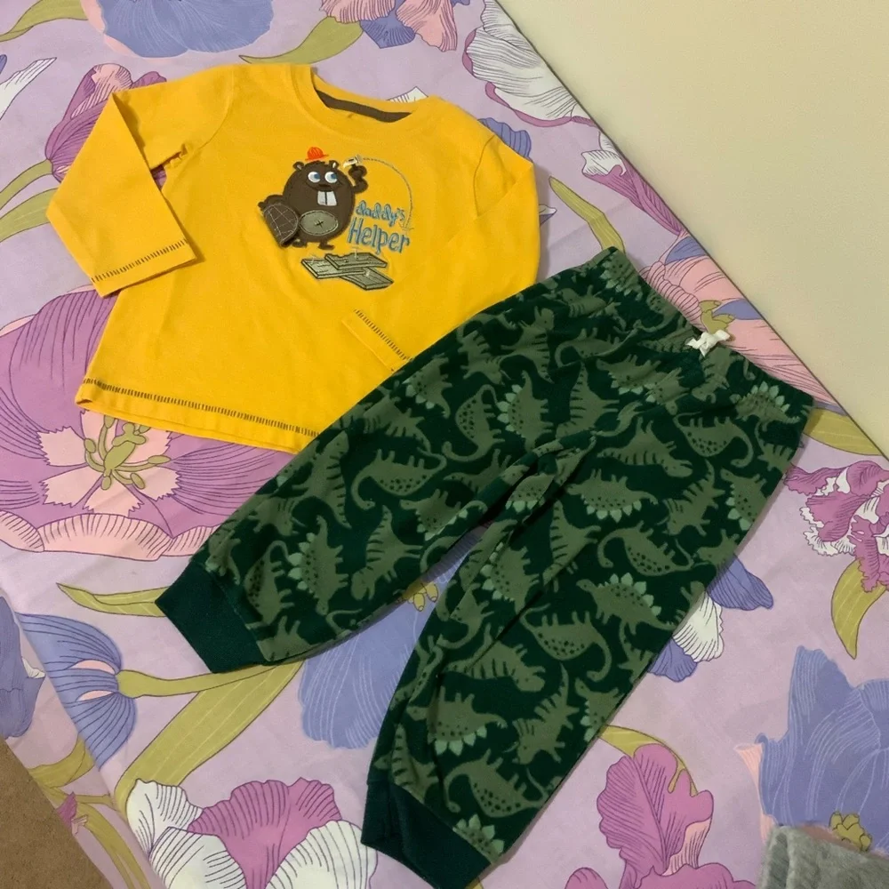 EUC Lot 8 Pz  Toddler 4 Sets Pants Sweater & Tee 24M  Carter’s